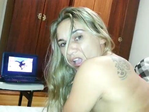 Sexo interracial amador Porno com branquinha da buceta rosa
